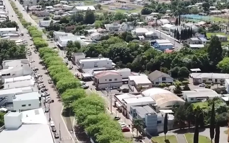 Adolescente é morta a facadas pelo ex-companheiro enquanto caminhava com bebê no colo no PR