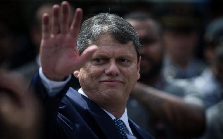 Tarcísio de Freitas passará por cirurgia em Londres para retirar cálculo renal