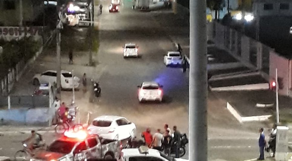 Motociclista fica gravemente ferido após colidir com viatura policial em Aracaju
