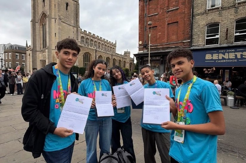 Maceió Abraça o Mundo: estudantes da rede municipal recebem cartas do prefeito Rodrigo Cunha na Inglaterra