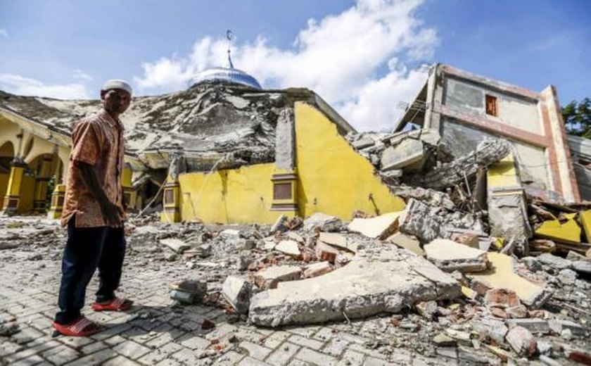 Terremoto mata pelo menos 97 pessoas na Indonésia
