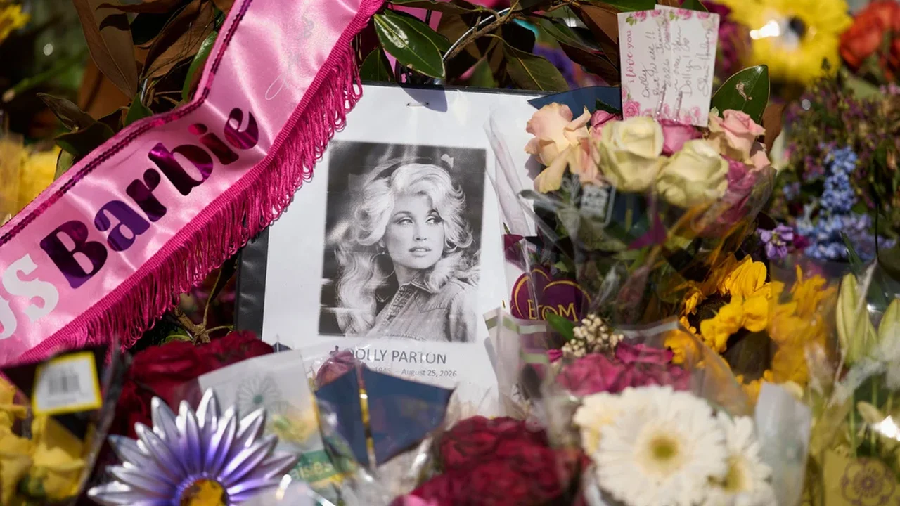 Número de reproduções de Dolly Parton dispara após sua morte, tornando-a a artista mais ouvida no mundo