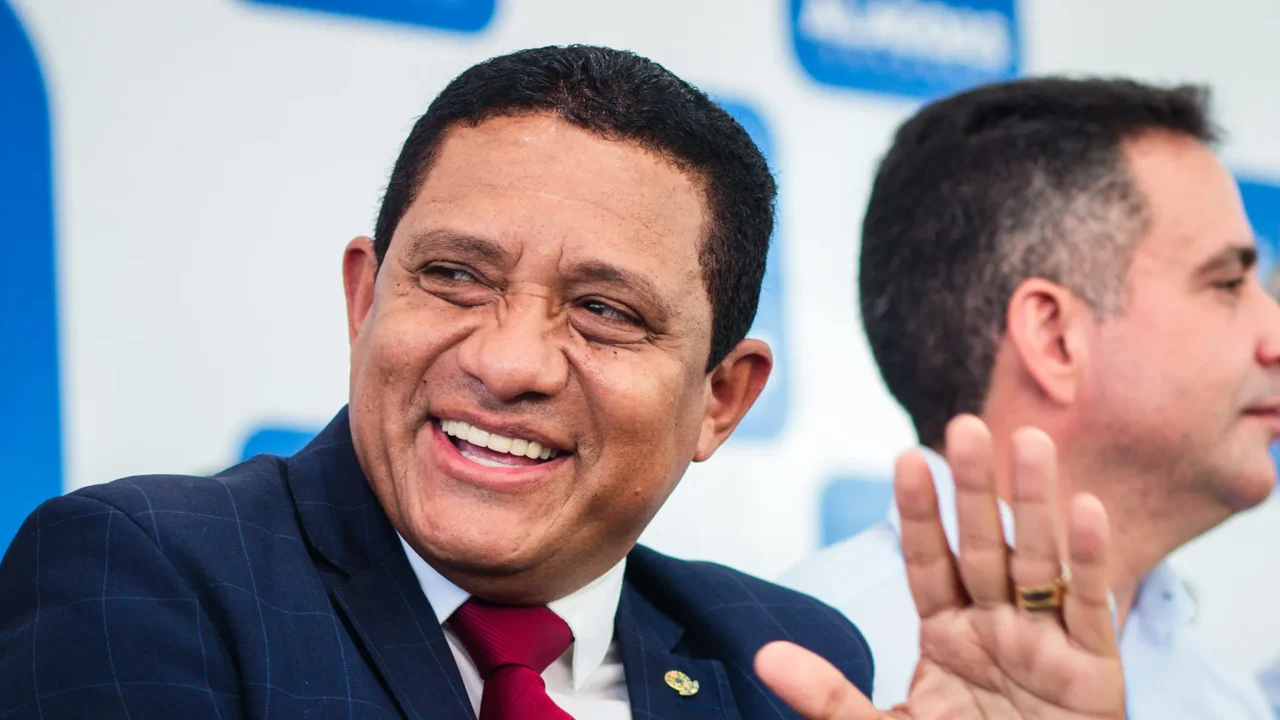 Irmão de secretário foi contemplado com cargo no Governo de Alagoas após ser exonerado pela tia-prefeita