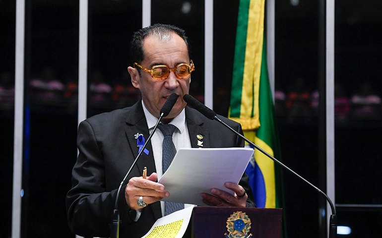 Jorge Kajuru briga com equipe após falha e áudio vaza em programa ao vivo da Band