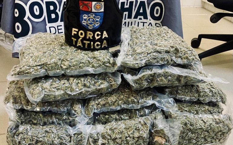 Polícia Militar apreende 21 armas de fogo e 24 kg de drogas em Alagoas