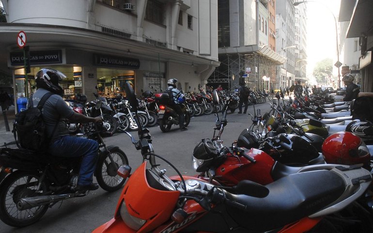 Mais da metade dos proprietários de motocicleta não tem habilitação
