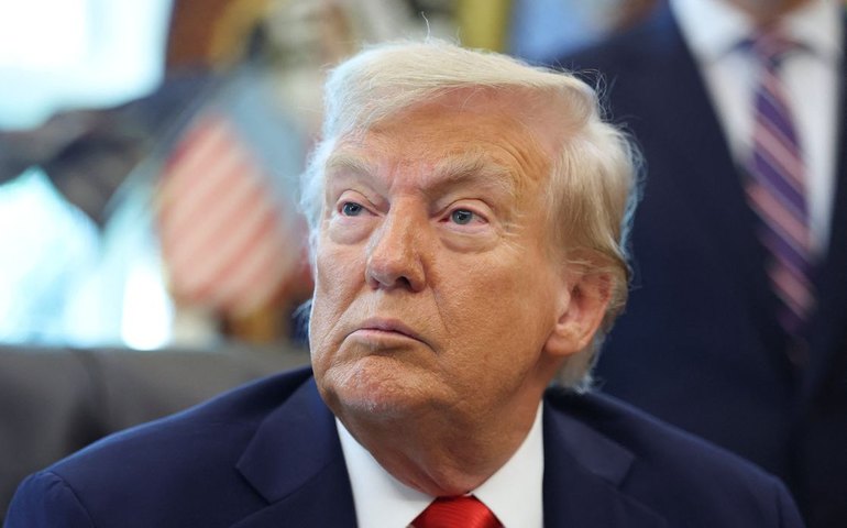 Trump diz que EUA destruíram submarino que transportava fentanil e outras drogas