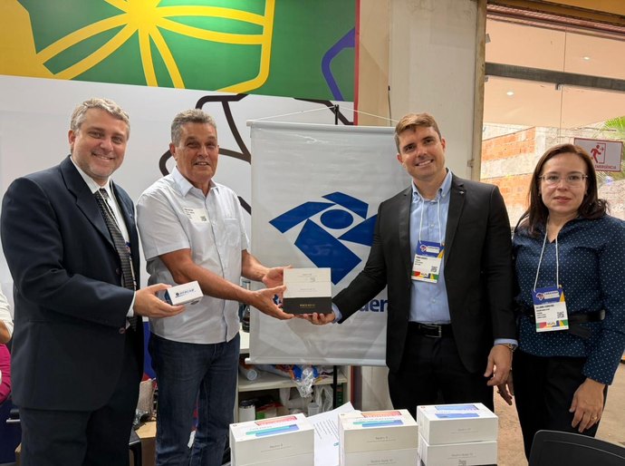 Prefeito de Branquinha participa de Caravana Federativa e recebe equipamentos da Receita Federal