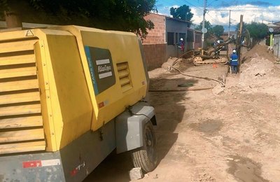 Arsal visita obras de esgotamento sanitário e participa de audiência pública em Piranhas/AL