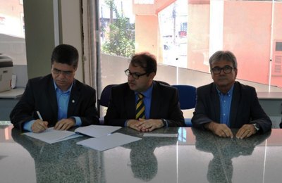 Casal e Eletrobras assinam acordo para dívida de R$ 252 milhões