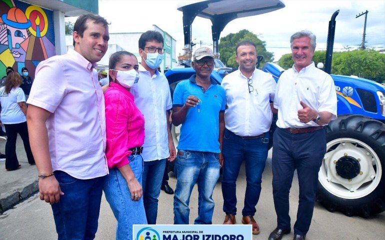 Prefeito Theobaldo Cintra novos equipamentos para melhorar ainda mais a máquina pública de Major
