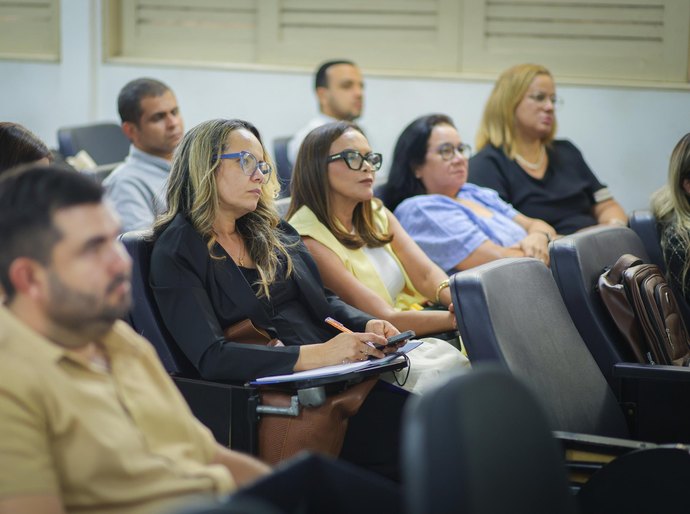 Seduc promove formação com novos gerentes especiais regionais