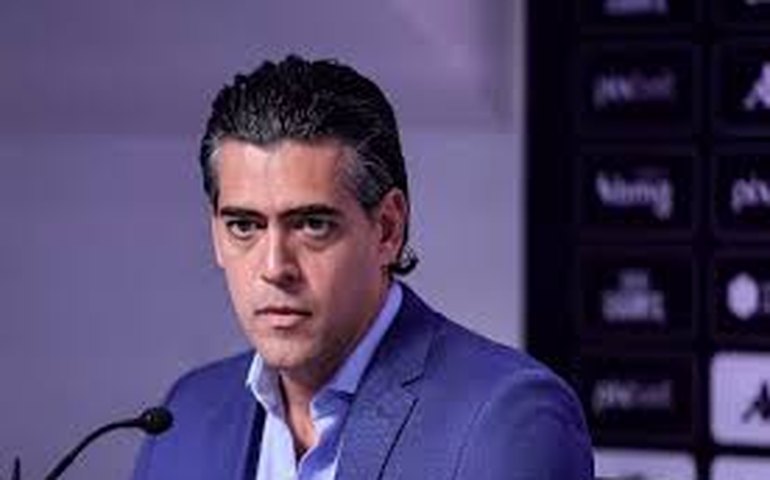 Santos apresenta Paulo Bracks como CEO em meio à crise na Série B: 'Correção de rotas'