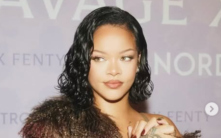 Rihanna quebra hiato musical com nova faixa para trilha sonora de 'Smurfs'