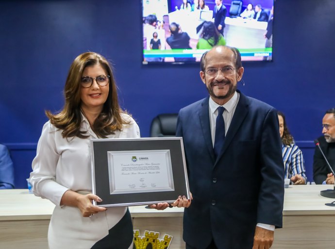 Câmara entrega comenda Mário Guimarães a promotora Fernanda Moreira