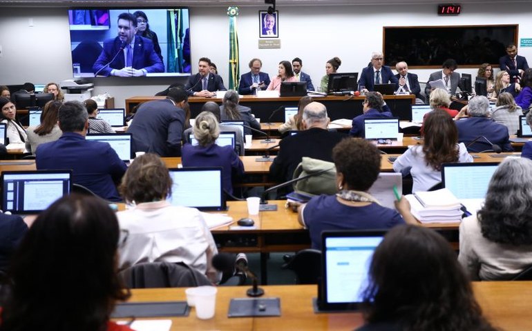 Comissão especial encerra fase de discussão do novo Plano Nacional de Educação