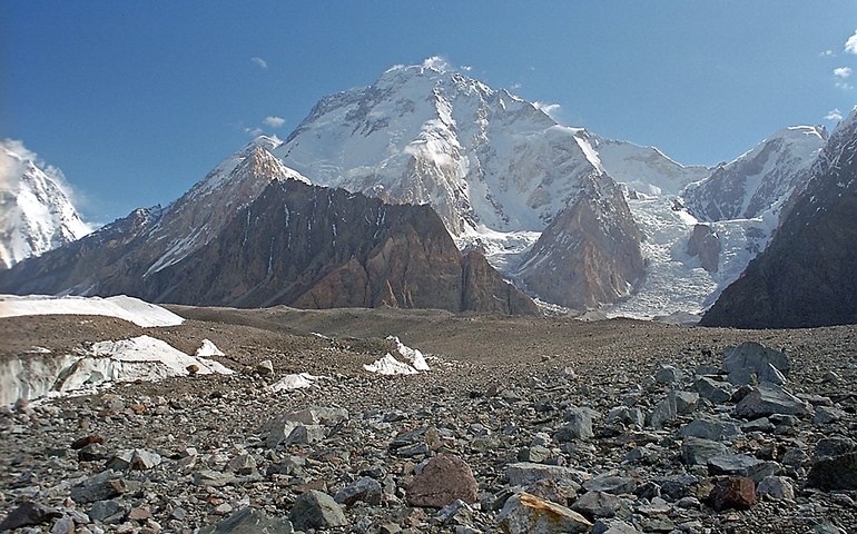 Dois alpinistas russos são resgatados feridos após 6 dias presos em pico no Paquistão