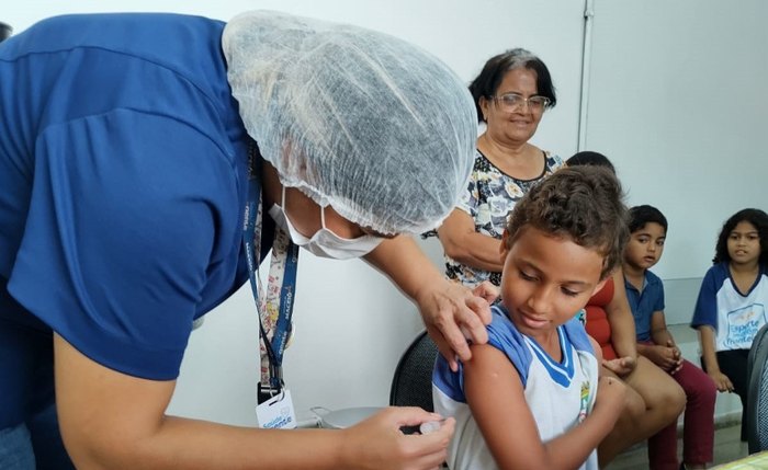 Crianças vão poder atualizar cartão de vacinação nas escolas