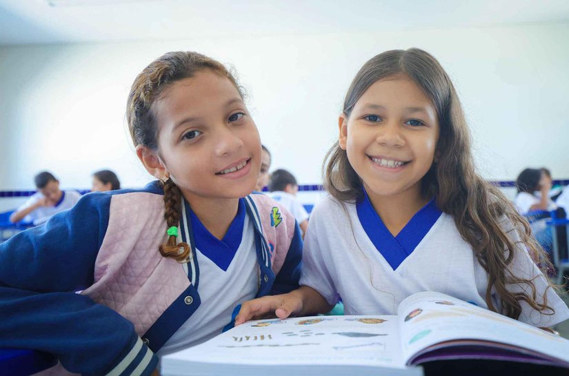 AL atinge a marca histórica de 64% de crianças alfabetizadas e ultrapassa a meta para 2026