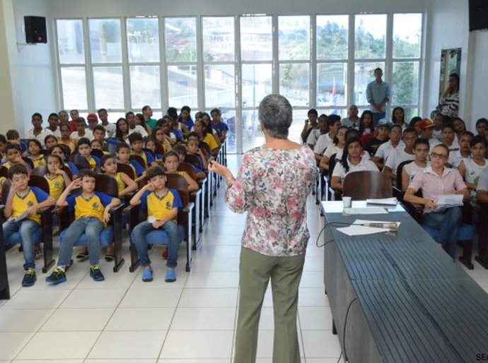 Coruripe: Dia do Meio ambiente é comemorada na praça Castro Azevedo