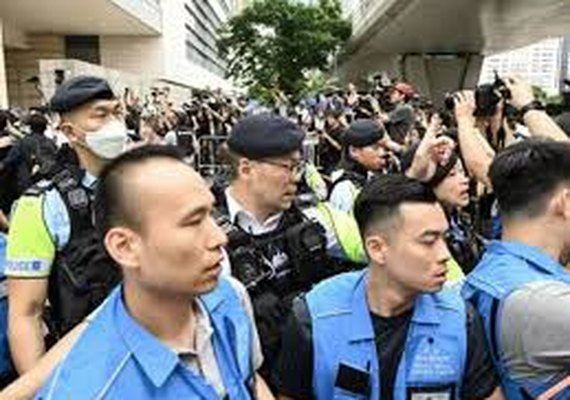 Ativistas pró-democracia de Hong Kong são condenados pela lei de segurança nacional imposta por Pequim