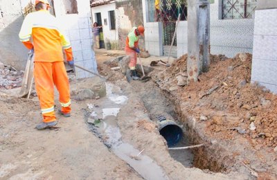 Infraestrutura inicia implantação de drenagem em ruas do Conjunto Frei Damião