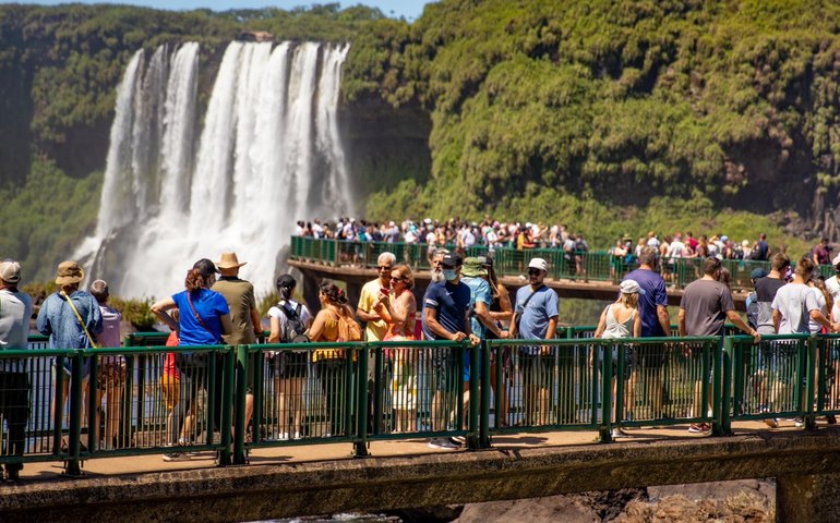 Foz do Iguaçu registra recorde de turistas após pandemia