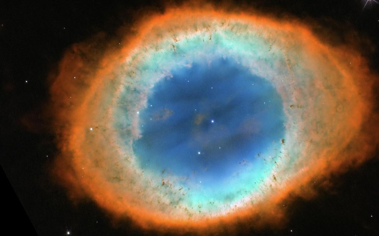Astrônomos descobrem enorme estrutura dentro da espetacular nebulosa do Anel