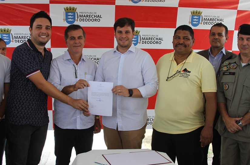 Prefeito Cláudio Filho assina ordem de serviço da Base Comunitária da PM
