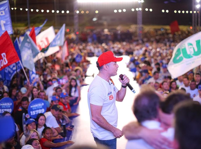 Renan Filho reúne mais de 10 mil pessoas em lançamento de campanha em Arapiraca