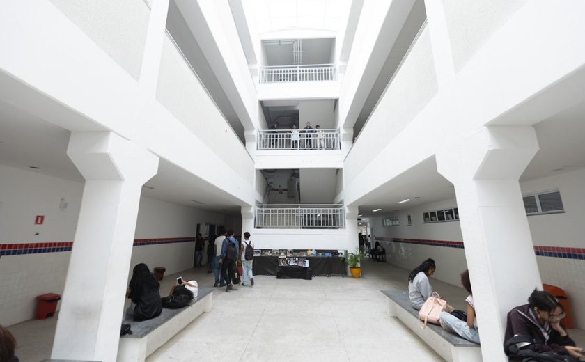 Escola em tempo integral deve ter jornada mínima de 35 horas semanais