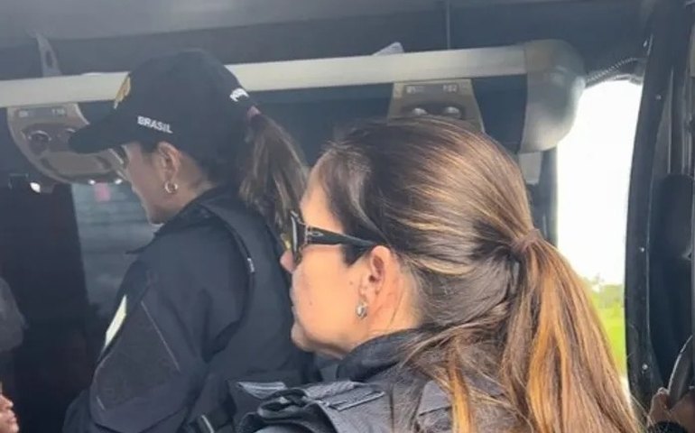 Passageiro é preso por tocar seios de mulher e se esfregar nela durante viagem em ônibus de turismo em Alagoas