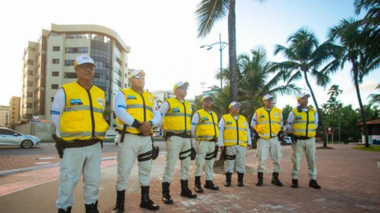 Ronda no Bairro prende na Ponta Verde dupla acusada de estelionato