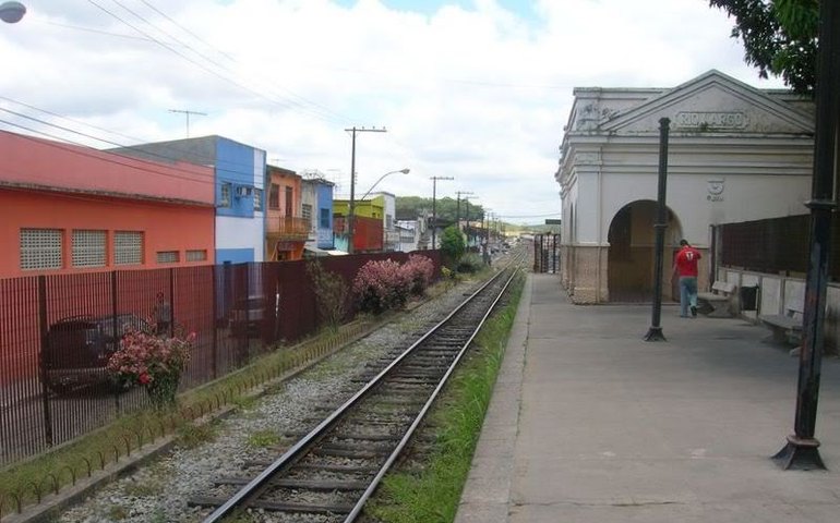 Alunos são estimulados a conhecer a importância da ferrovia em Rio Largo com exposição de trabalhos escolares na estação da cidade