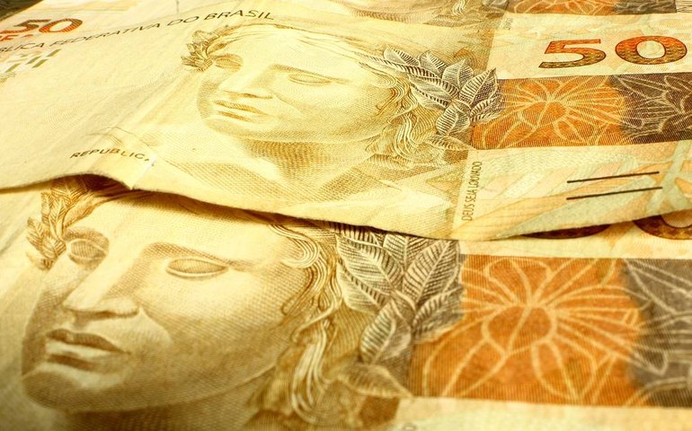 Risco país cai ao menor nível em dois anos, após melhora da nota de crédito do Brasil