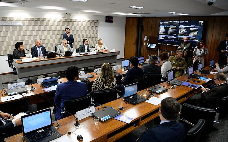 Comissão debate alternativas para frear o crescimento dos ataques às escolas