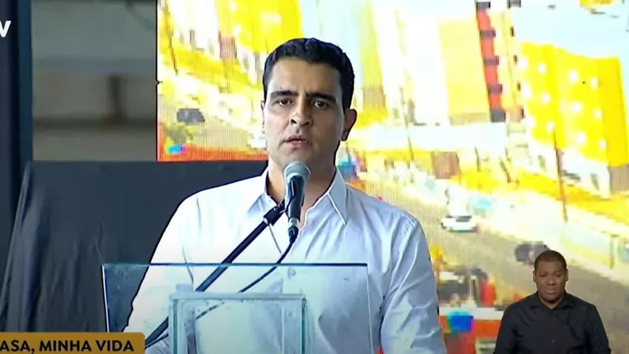 JHC discursou tenso e ufano para quem era o ‘dono da casa’ no Vergel