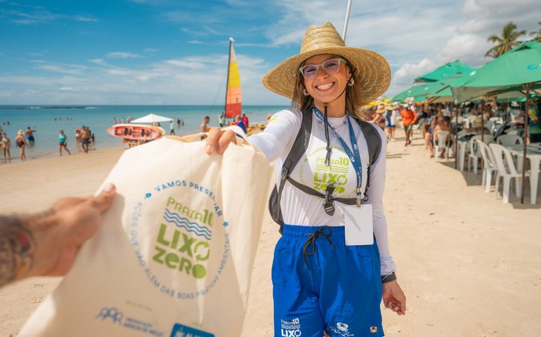 Governo de Alagoas participa de atividade socioambiental na Praia do Francês