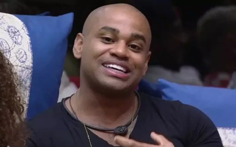 BBB 23: Cezar troca de quarto, desestabiliza sisters e Ricardo ouve jogo de rivais na madrugada