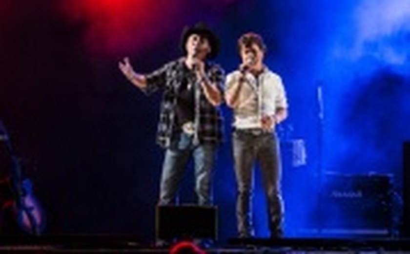 Chitãozinho e Xororó transforma Ibirapuera em bailão sertanejo durante show no Festival Turá