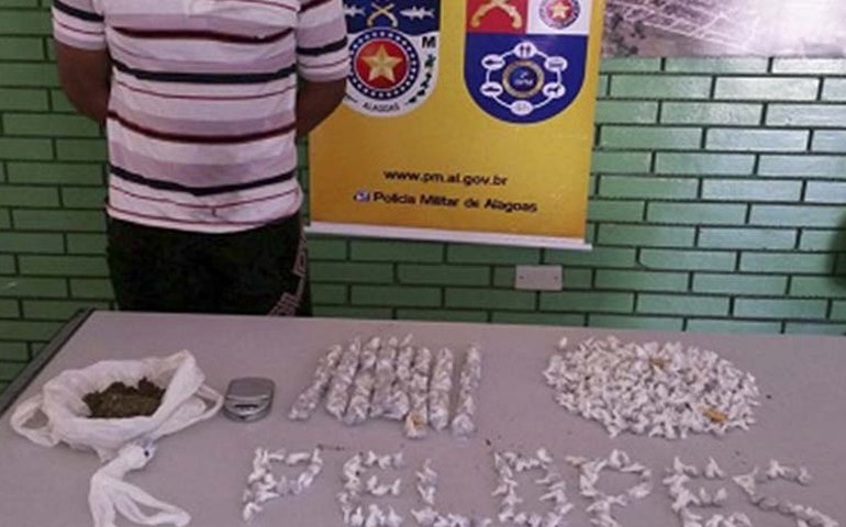 PM detém suspeito com 816 bombinhas de maconha em União dos Palmares