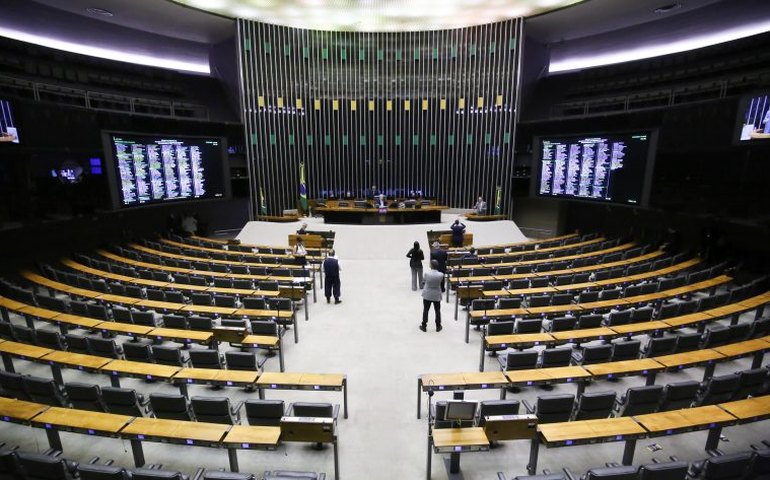 Câmara analisa aumento da pena de homicídio contra profissional de saúde no exercício da profissão; acompanhe