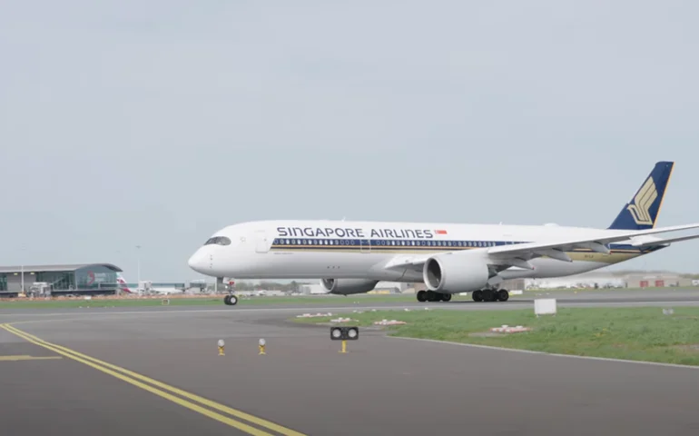 Passageiro morre em voo da Singapore Airlines após avião ser atingido por forte turbulência