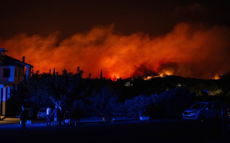 Grécia evacua a histórica cidade de Maratona devido a incêndios florestais