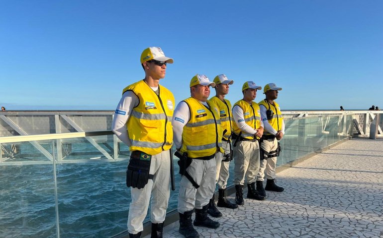 Acionados pela Central de Videomonitoramento, Ronda detém jovens por uso e posse de entorpecentes