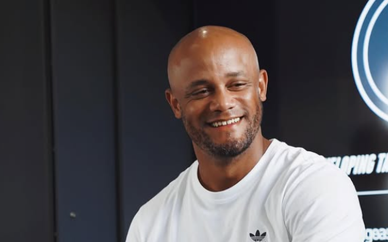 Kompany se esquiva de perguntas sobre Wirtz, alvo do Bayern: 'É mais fácil não dizer nada'