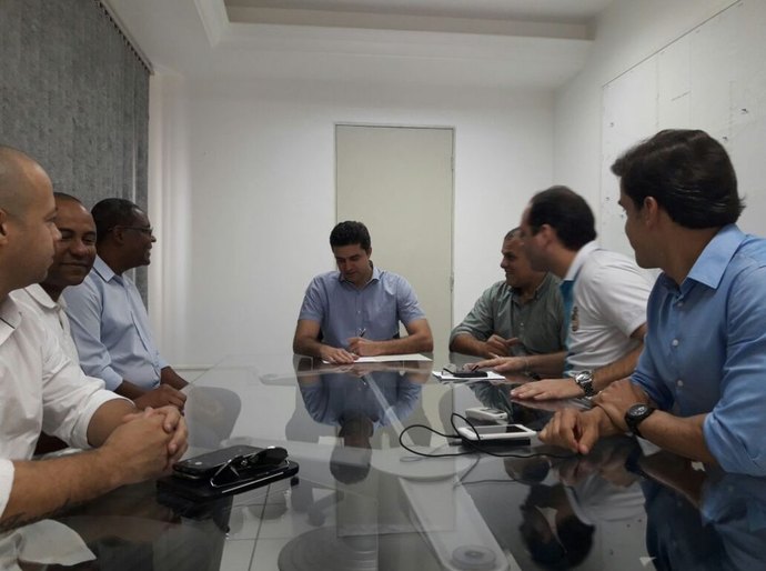 SMTT libera transportadores escolares para utilizar a Faixa Azul