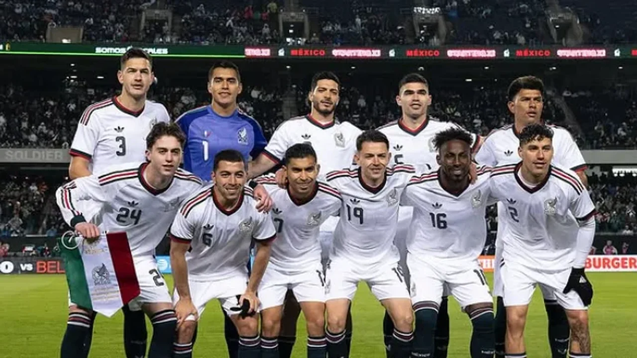 México anuncia convocados com narração do criador de 'Chaves' e filho se emociona