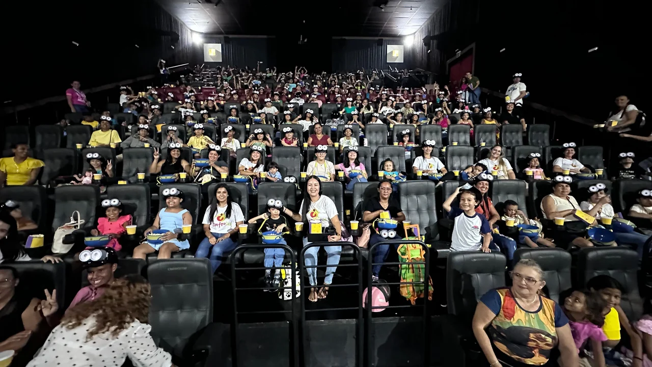 Prefeitura promove sessão especial de cinema para 500 crianças atendidas pelo SCFV