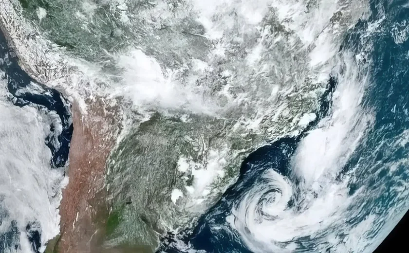 Tempestade tropical Ileana enfraquece para uma depressão